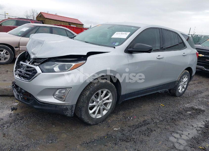 Photo 2 of 2018 Chevrolet Equinox LS (VIN 2GNAXREV9J6125703)