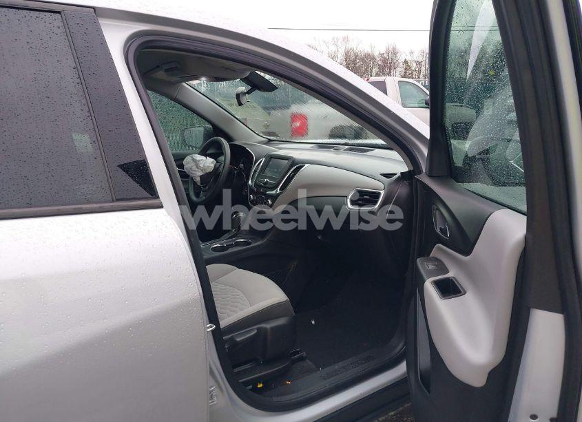 Photo 5 of 2018 Chevrolet Equinox LS (VIN 2GNAXREV9J6125703)