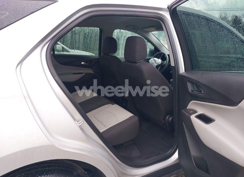 Photo 8 of 2018 Chevrolet Equinox LS (VIN 2GNAXREV9J6125703)