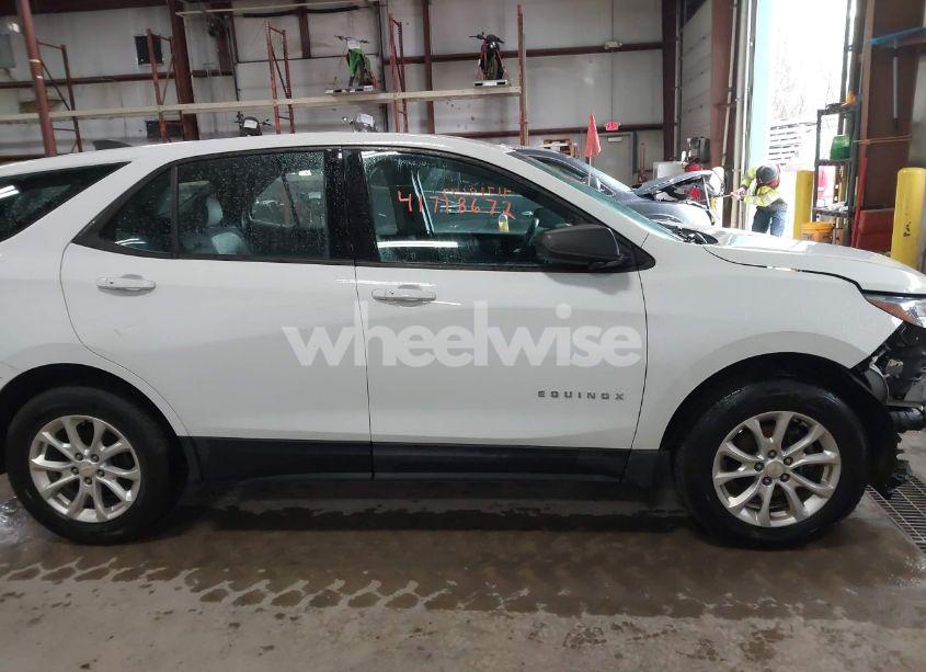 Photo 14 of 2018 Chevrolet Equinox LS (VIN 2GNAXREV9J6140234)