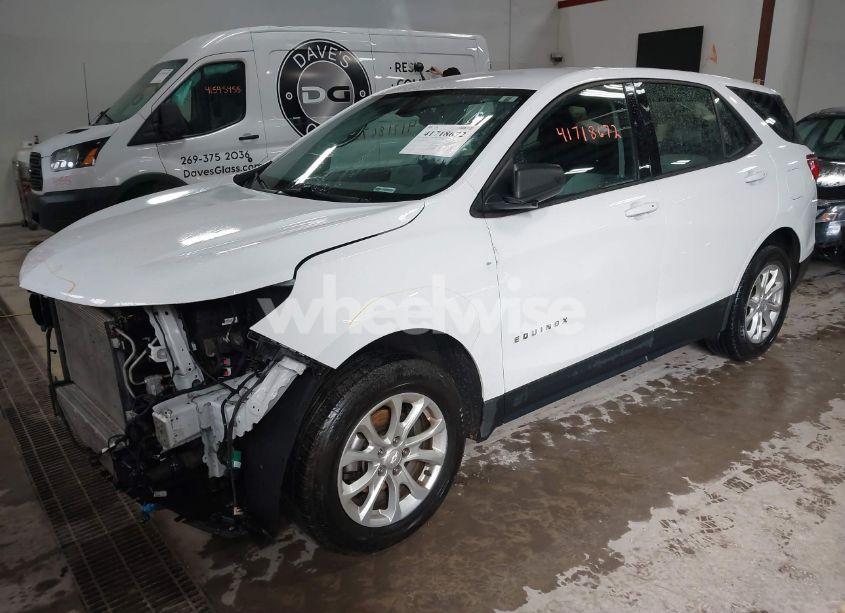 Photo 2 of 2018 Chevrolet Equinox LS (VIN 2GNAXREV9J6140234)