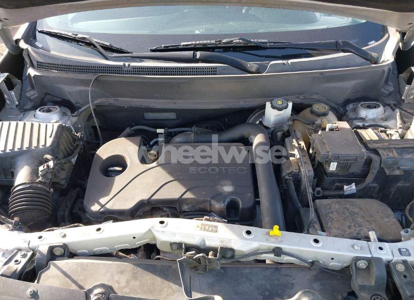 Photo 10 of 2018 Chevrolet Equinox LT (VIN 2GNAXSEV0J6202854)