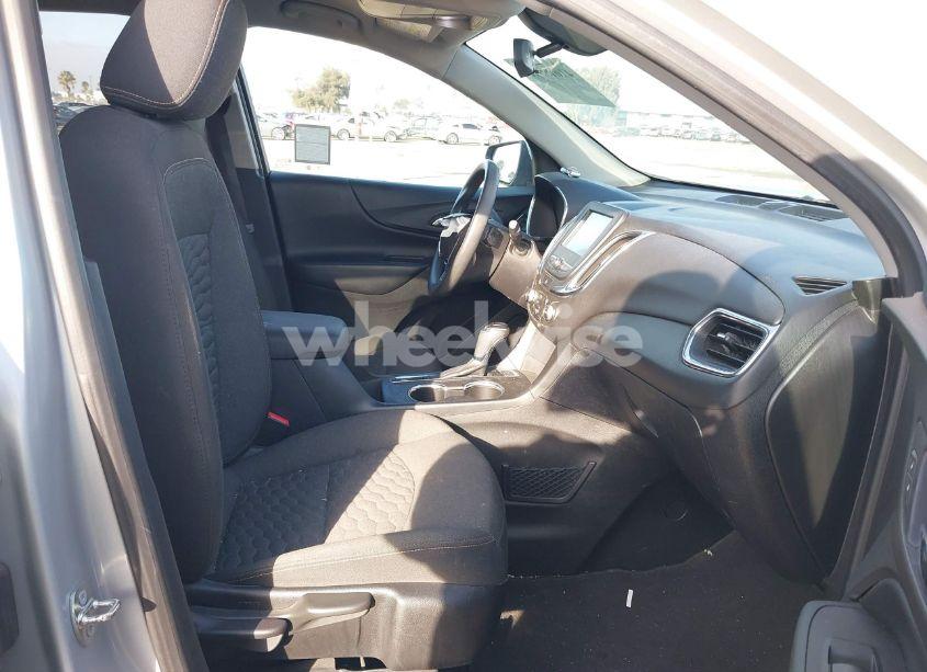 Photo 5 of 2018 Chevrolet Equinox LT (VIN 2GNAXSEV0J6202854)