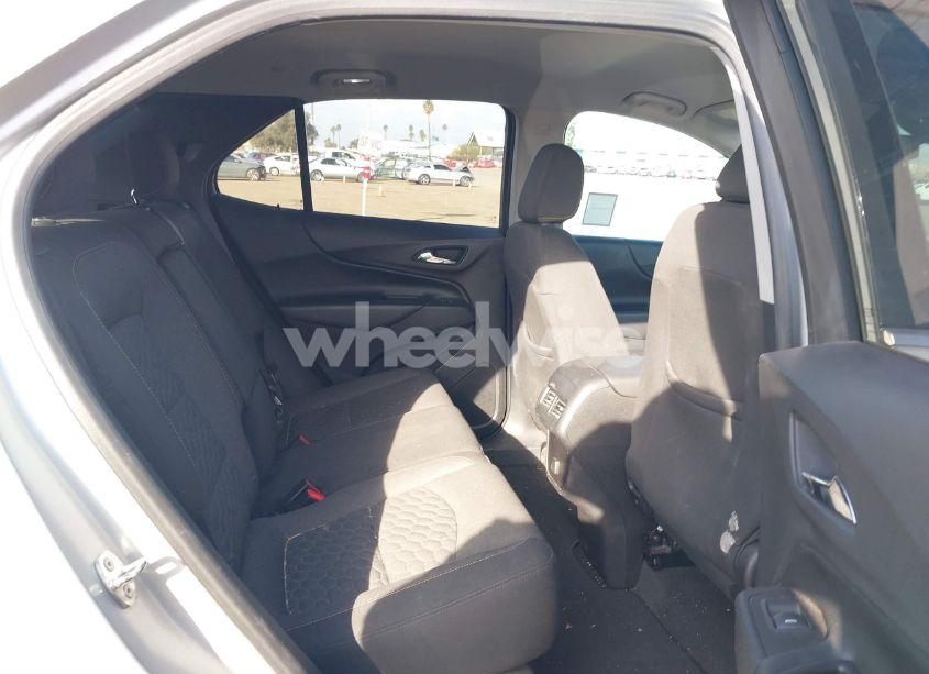 Photo 8 of 2018 Chevrolet Equinox LT (VIN 2GNAXSEV0J6202854)