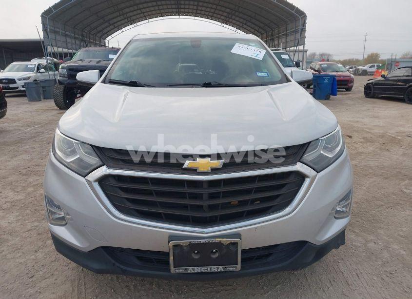 Photo 12 of 2018 Chevrolet Equinox LT (VIN 2GNAXSEV0J6212946)