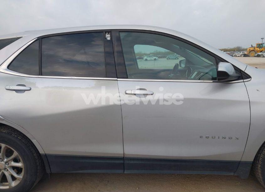 Photo 13 of 2018 Chevrolet Equinox LT (VIN 2GNAXSEV0J6212946)