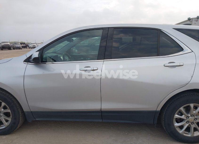 Photo 14 of 2018 Chevrolet Equinox LT (VIN 2GNAXSEV0J6212946)