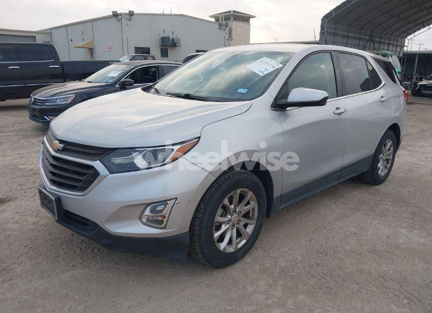 Photo 2 of 2018 Chevrolet Equinox LT (VIN 2GNAXSEV0J6212946)