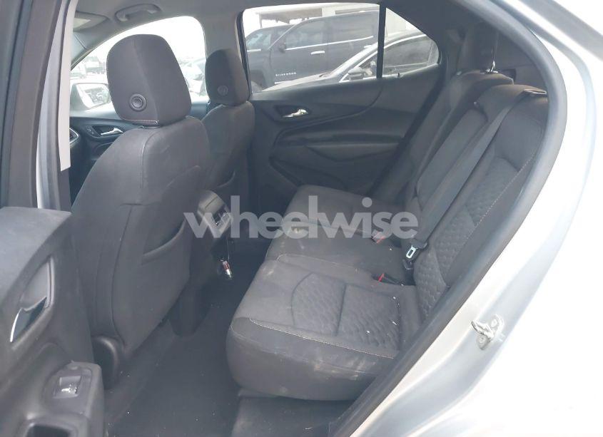 Photo 8 of 2018 Chevrolet Equinox LT (VIN 2GNAXSEV0J6212946)