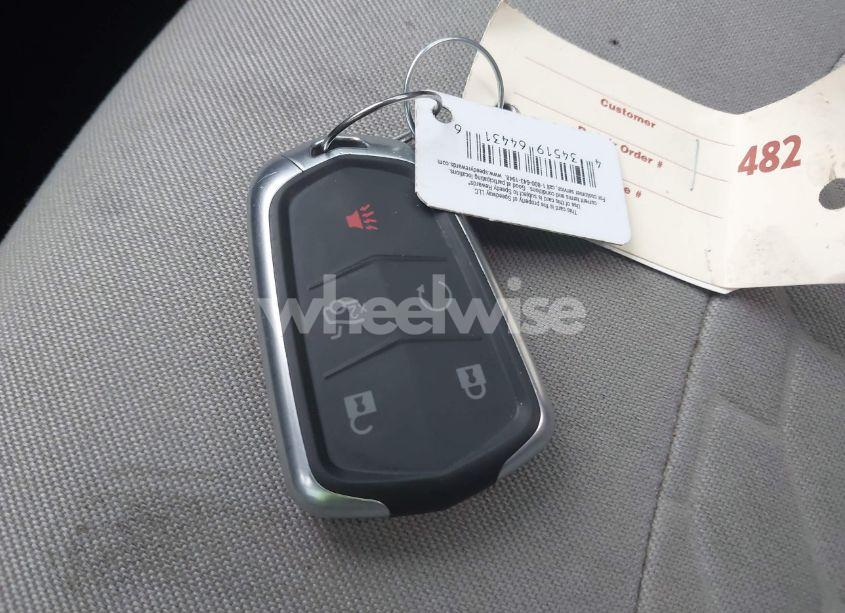 Photo 11 of 2018 Chevrolet Equinox LT (VIN 2GNAXSEV0J6216995)