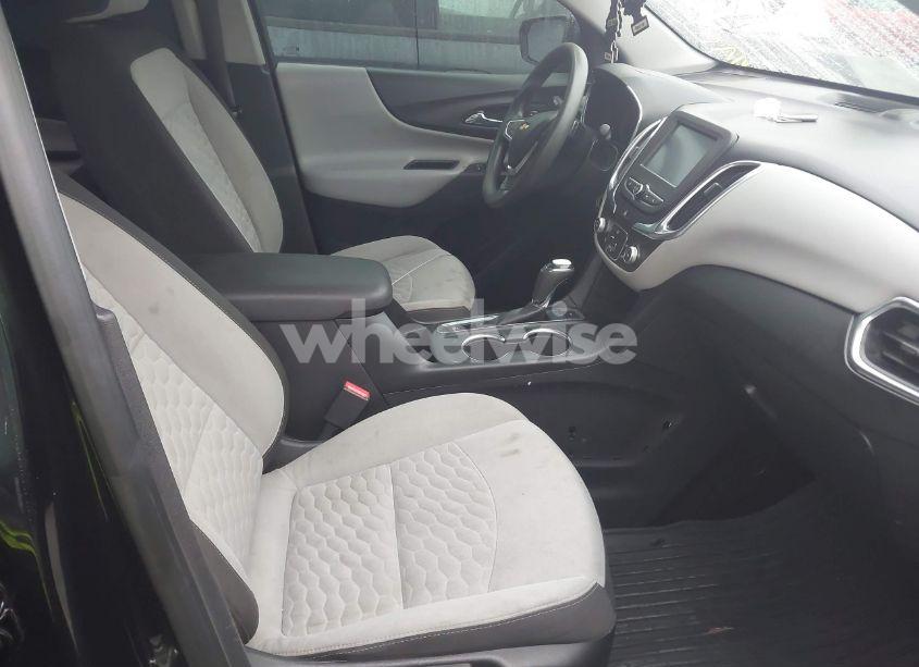 Photo 5 of 2018 Chevrolet Equinox LT (VIN 2GNAXSEV0J6216995)