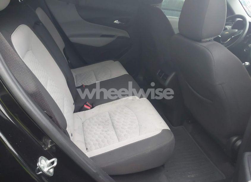 Photo 8 of 2018 Chevrolet Equinox LT (VIN 2GNAXSEV0J6216995)