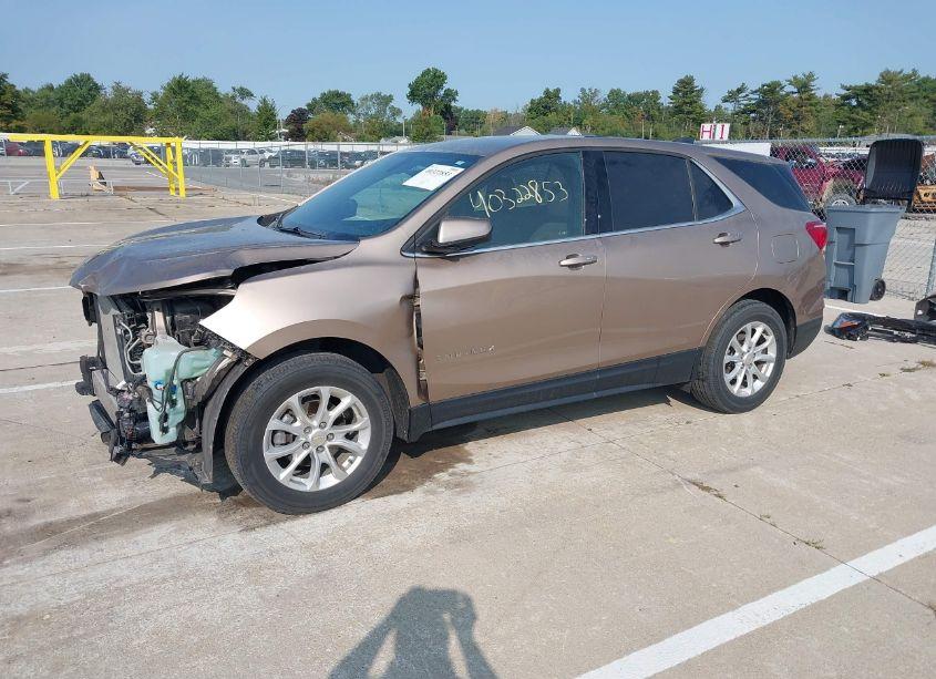 Photo 2 of 2018 Chevrolet Equinox LT (VIN 2GNAXSEV0J6247440)