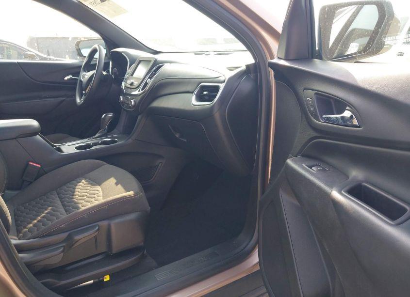 Photo 5 of 2018 Chevrolet Equinox LT (VIN 2GNAXSEV0J6247440)