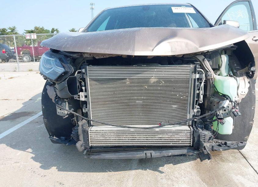 Photo 6 of 2018 Chevrolet Equinox LT (VIN 2GNAXSEV0J6247440)