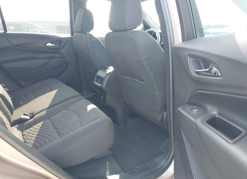 Photo 8 of 2018 Chevrolet Equinox LT (VIN 2GNAXSEV0J6247440)