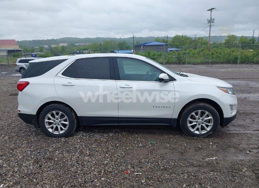 Photo 13 of 2018 Chevrolet Equinox LT (VIN 2GNAXSEV0J6264769)