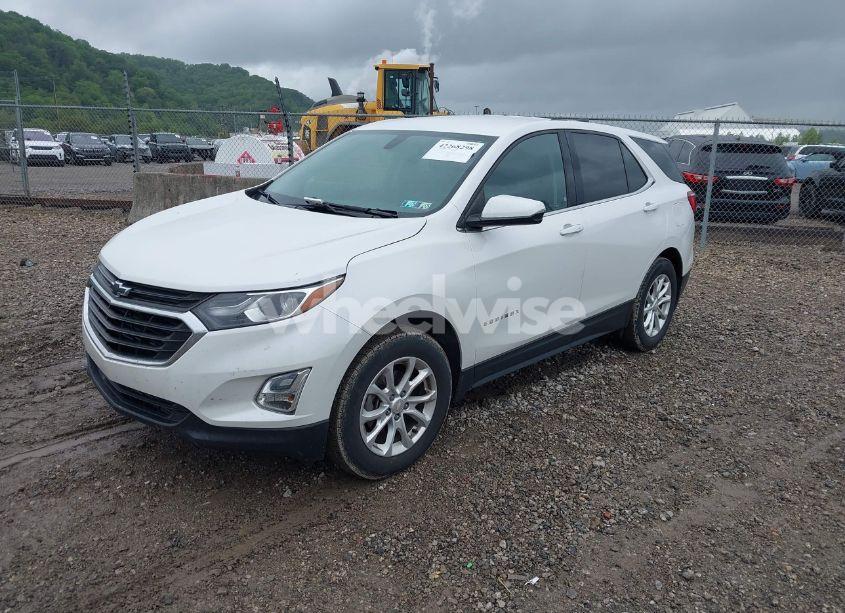 Photo 2 of 2018 Chevrolet Equinox LT (VIN 2GNAXSEV0J6264769)
