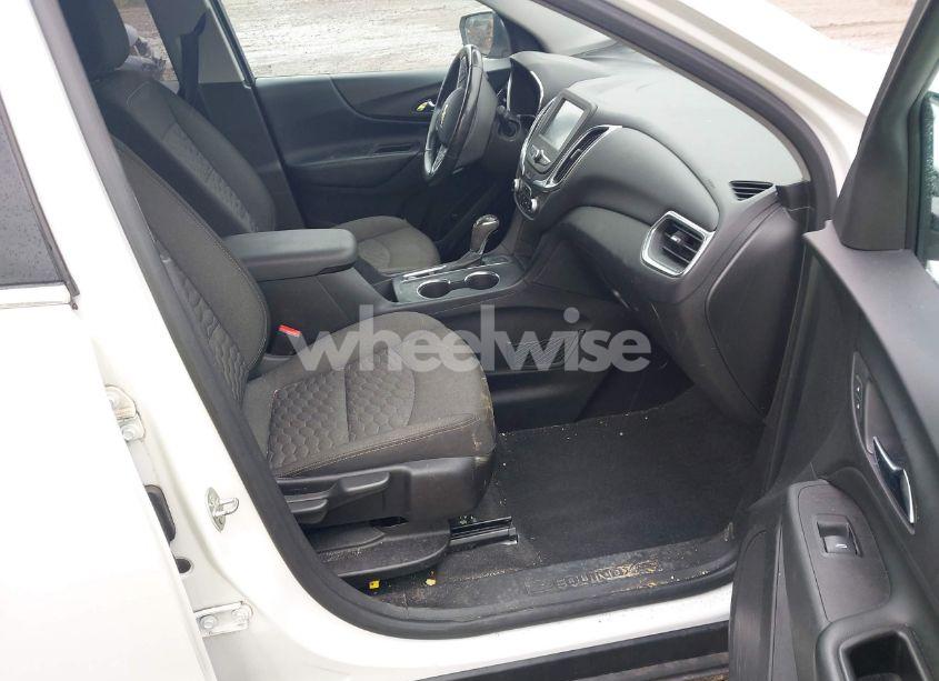 Photo 5 of 2018 Chevrolet Equinox LT (VIN 2GNAXSEV0J6264769)