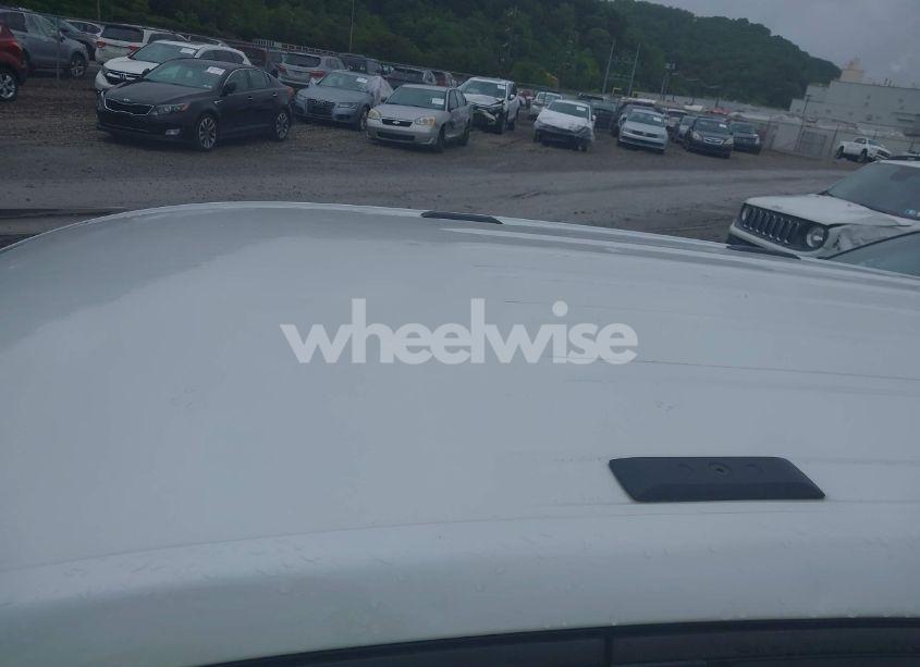 Photo 6 of 2018 Chevrolet Equinox LT (VIN 2GNAXSEV0J6264769)