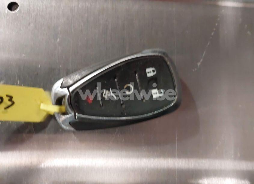 Photo 11 of 2018 Chevrolet Equinox LT (VIN 2GNAXSEV0J6293883)