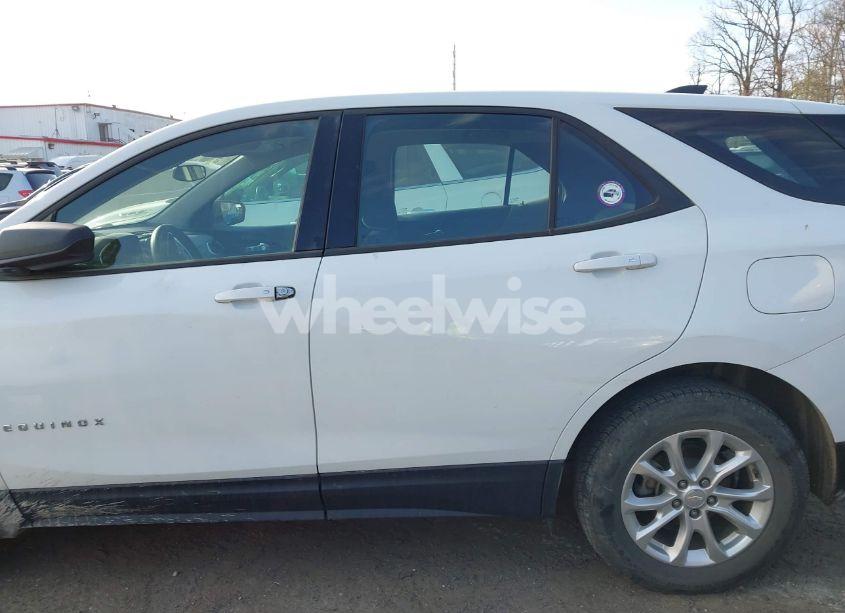 Photo 14 of 2019 Chevrolet Equinox LS (VIN 2GNAXSEV0K6147310)