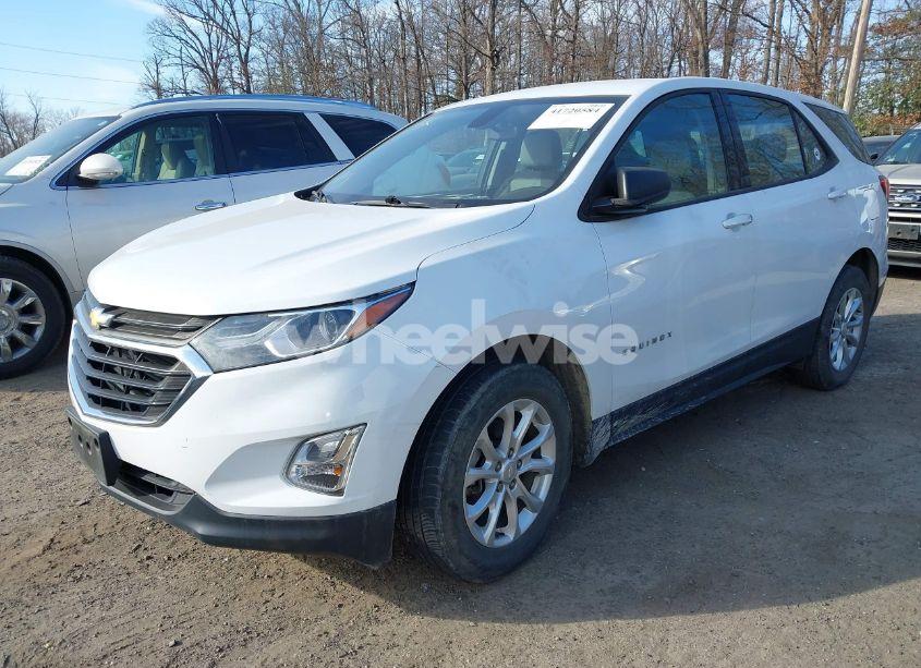 Photo 2 of 2019 Chevrolet Equinox LS (VIN 2GNAXSEV0K6147310)