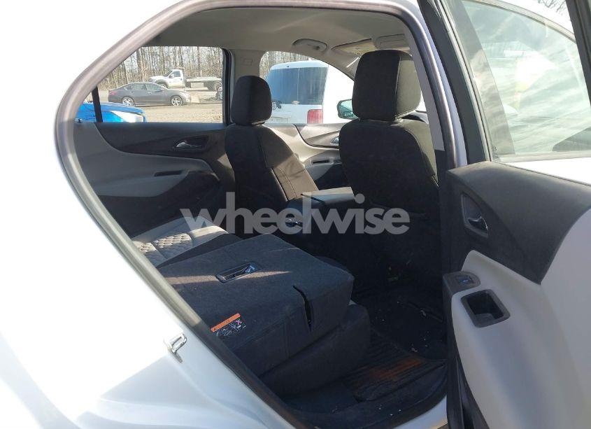 Photo 8 of 2019 Chevrolet Equinox LS (VIN 2GNAXSEV0K6147310)