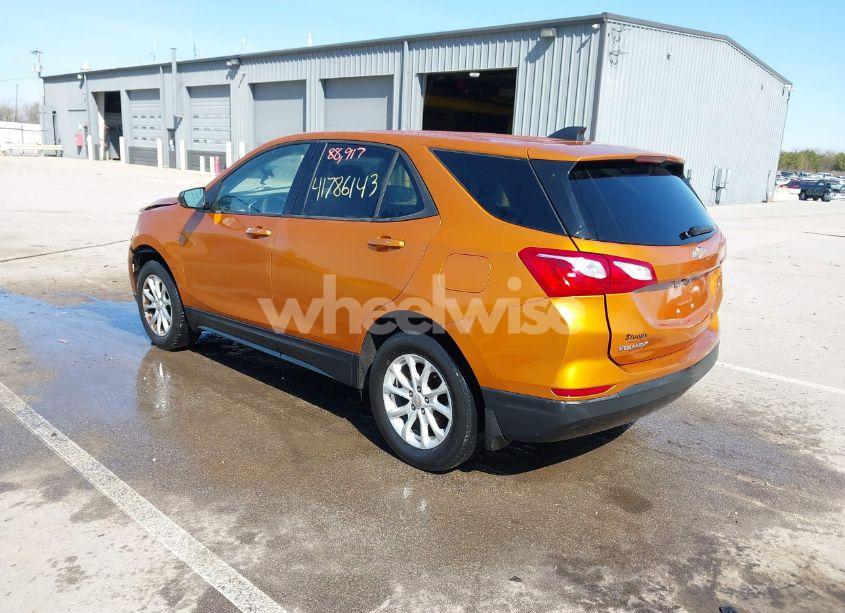 Photo 3 of 2019 Chevrolet Equinox LS (VIN 2GNAXSEV0K6202371)