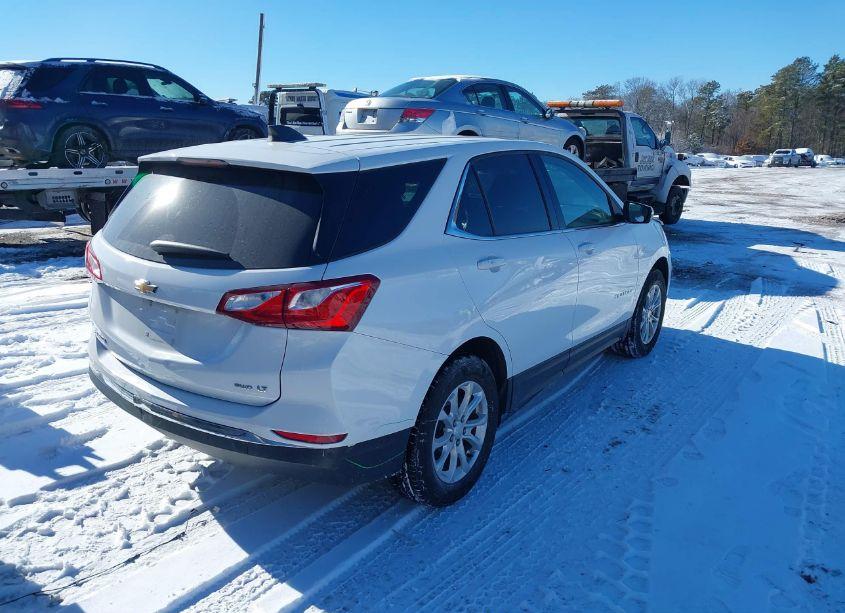 Photo 4 of 2018 Chevrolet Equinox LT (VIN 2GNAXSEV1J6111284)