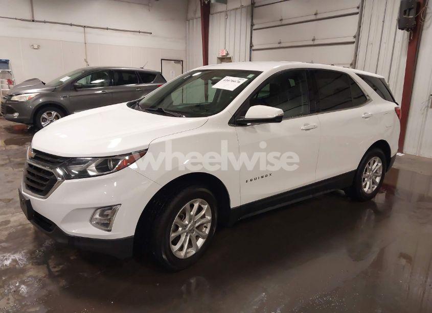 Photo 2 of 2018 Chevrolet Equinox LT (VIN 2GNAXSEV1J6129252)