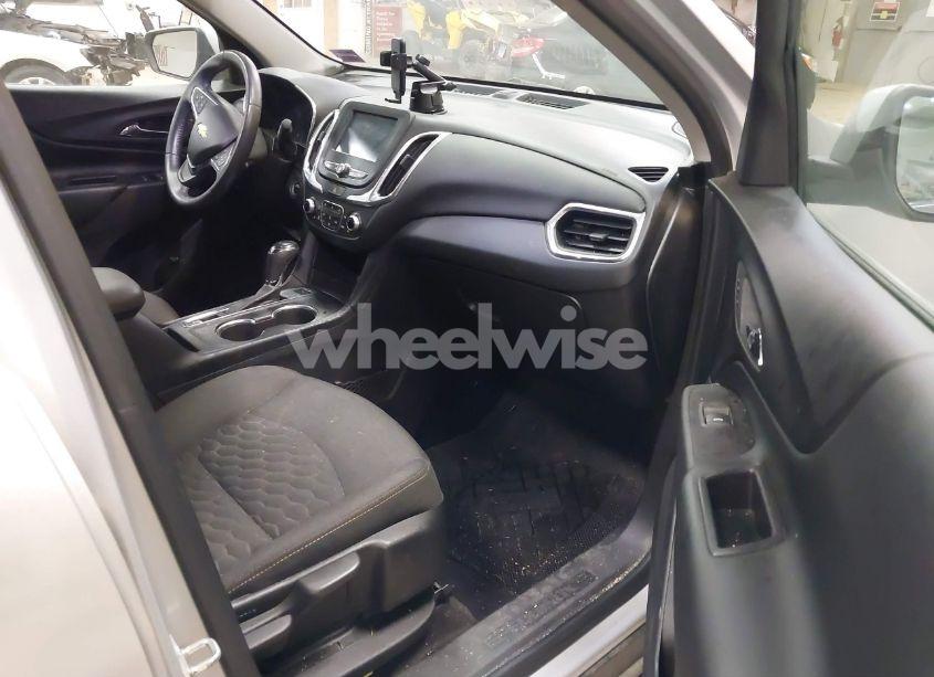 Photo 5 of 2018 Chevrolet Equinox LT (VIN 2GNAXSEV1J6134466)