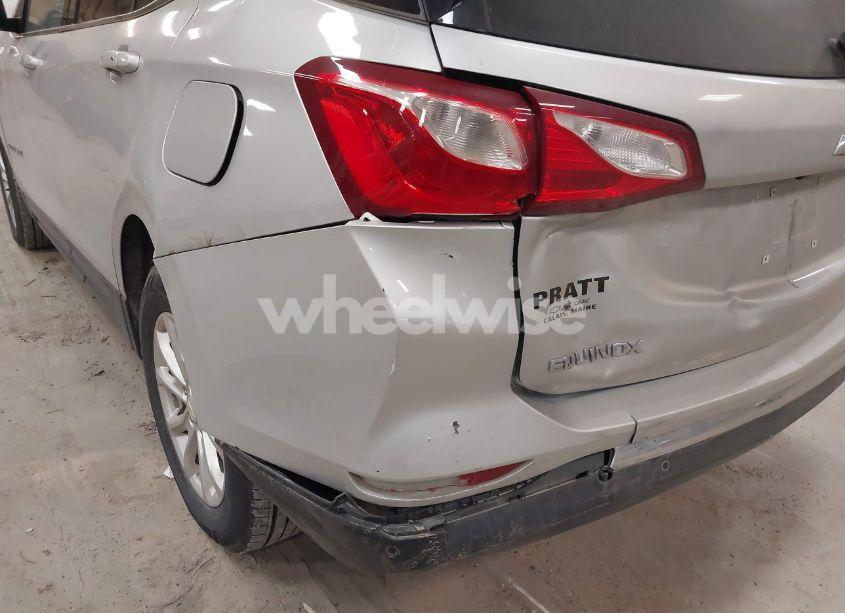 Photo 6 of 2018 Chevrolet Equinox LT (VIN 2GNAXSEV1J6134466)