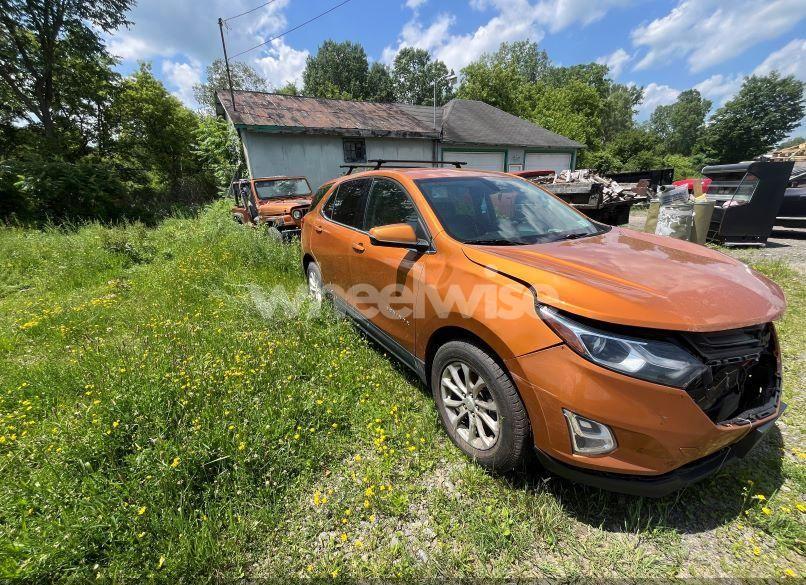2018 Chevrolet Equinox LT (VIN 2GNAXSEV1J6177902) main photo