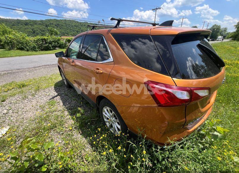Photo 3 of 2018 Chevrolet Equinox LT (VIN 2GNAXSEV1J6177902)