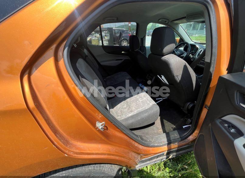 Photo 8 of 2018 Chevrolet Equinox LT (VIN 2GNAXSEV1J6177902)