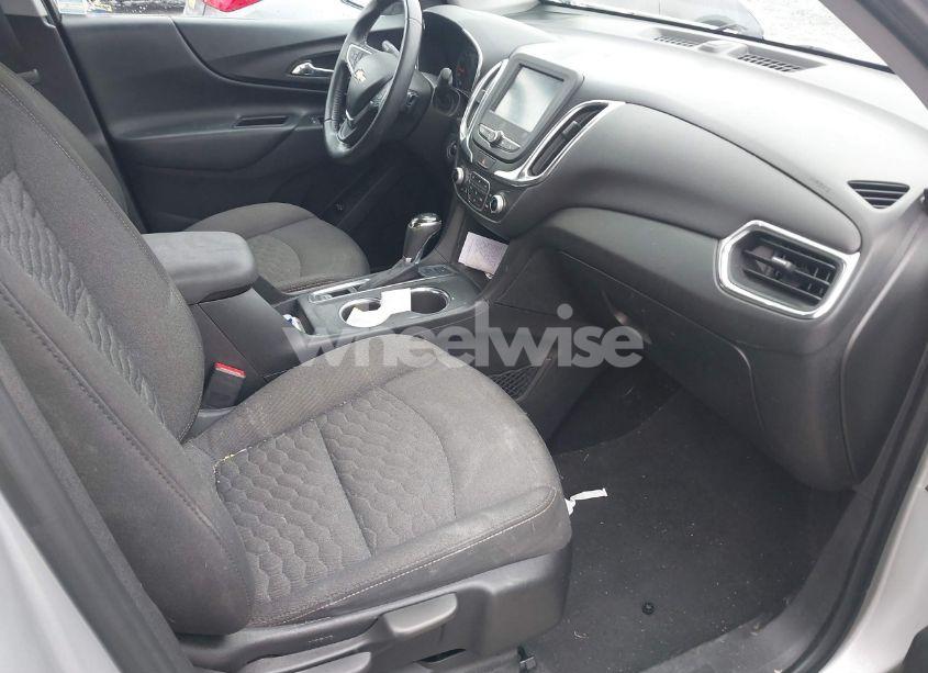 Photo 5 of 2018 Chevrolet Equinox LT (VIN 2GNAXSEV1J6187880)