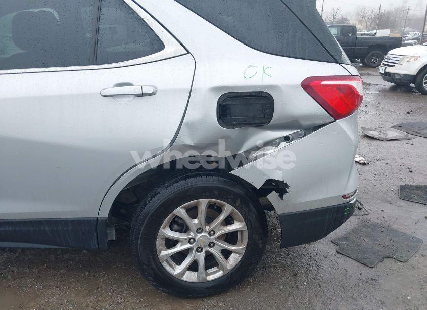 Photo 6 of 2018 Chevrolet Equinox LT (VIN 2GNAXSEV1J6187880)