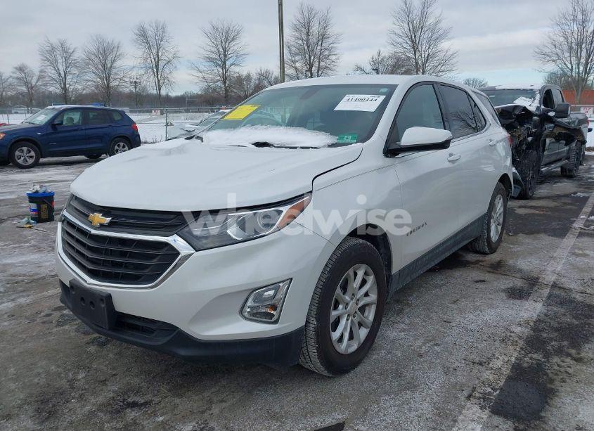 Photo 2 of 2018 Chevrolet Equinox LT (VIN 2GNAXSEV1J6297585)