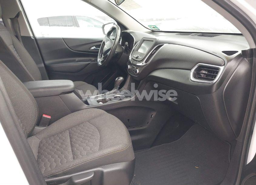 Photo 5 of 2018 Chevrolet Equinox LT (VIN 2GNAXSEV1J6297585)