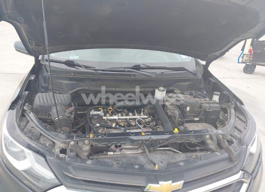 Photo 10 of 2018 Chevrolet Equinox LT (VIN 2GNAXSEV1J6326812)