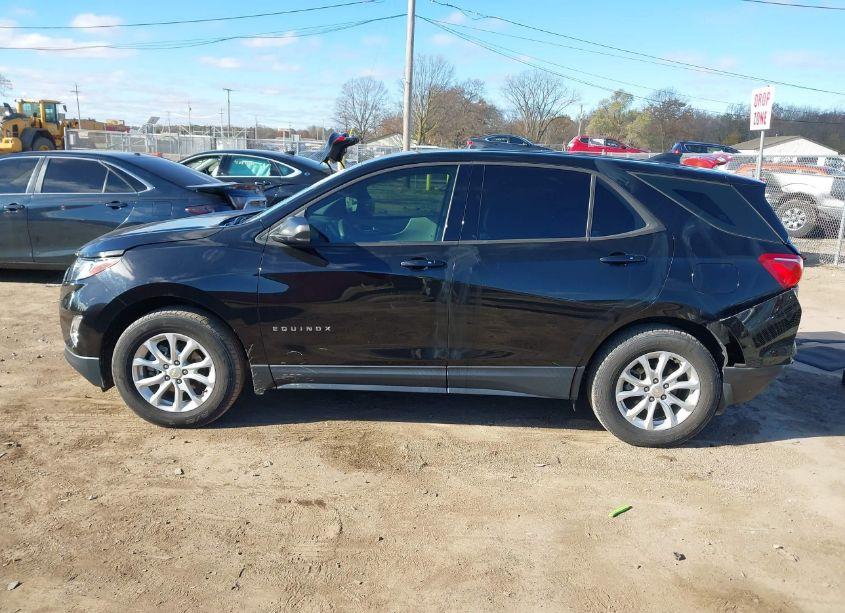 Photo 14 of 2019 Chevrolet Equinox LS (VIN 2GNAXSEV1K6108418)