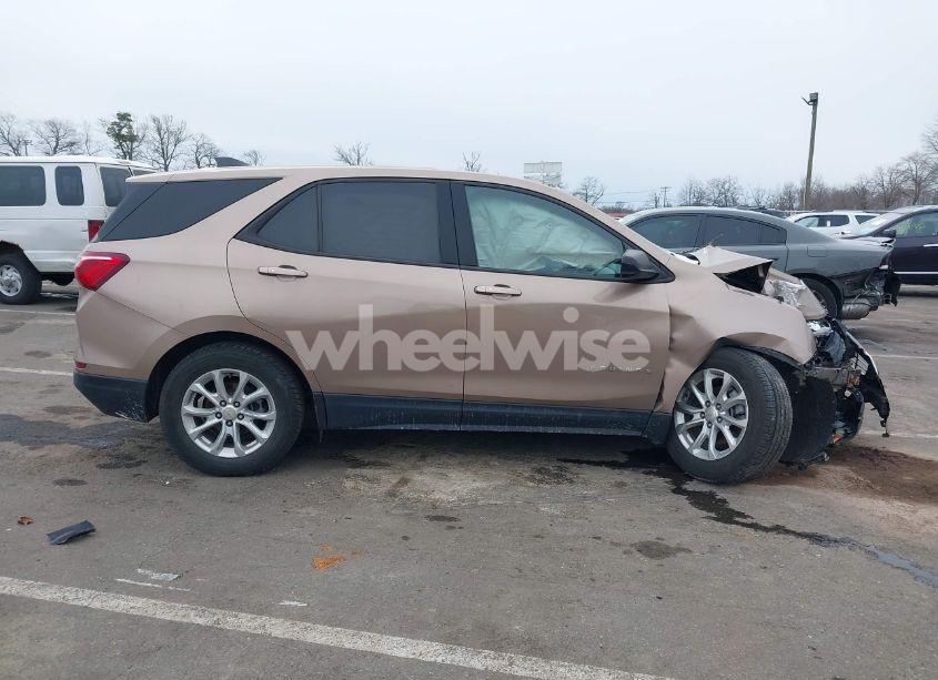 Photo 13 of 2019 Chevrolet Equinox LS (VIN 2GNAXSEV1K6300566)