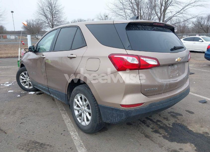 Photo 3 of 2019 Chevrolet Equinox LS (VIN 2GNAXSEV1K6300566)