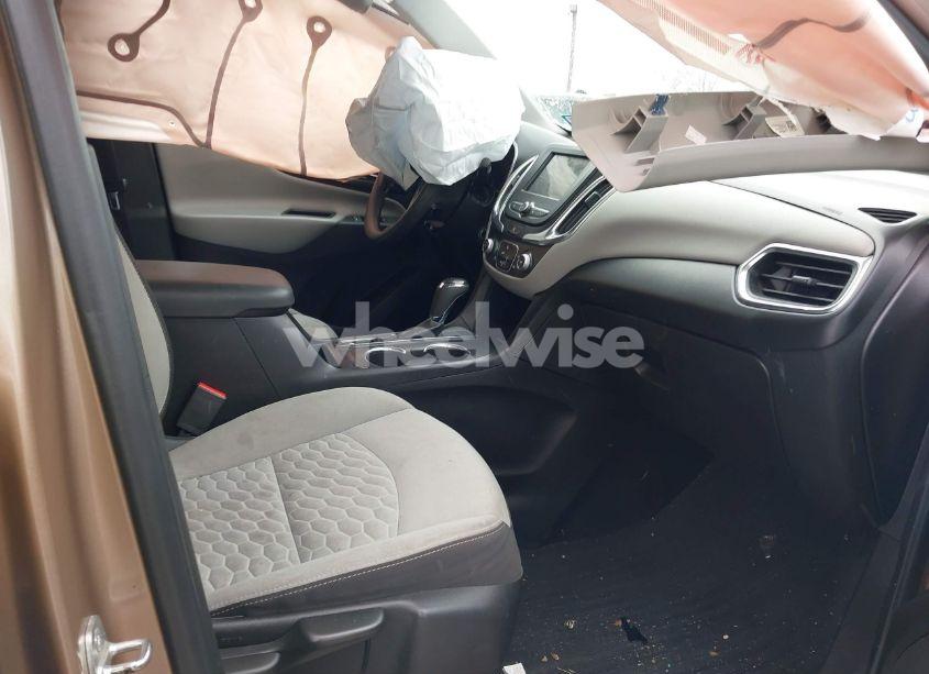 Photo 5 of 2019 Chevrolet Equinox LS (VIN 2GNAXSEV1K6300566)
