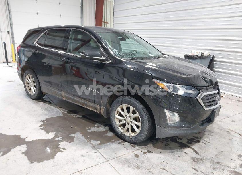 2018 Chevrolet Equinox LT (VIN 2GNAXSEV2J6111892) main photo