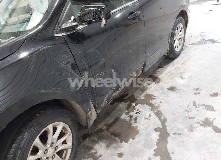 Photo 17 of 2018 Chevrolet Equinox LT (VIN 2GNAXSEV2J6111892)