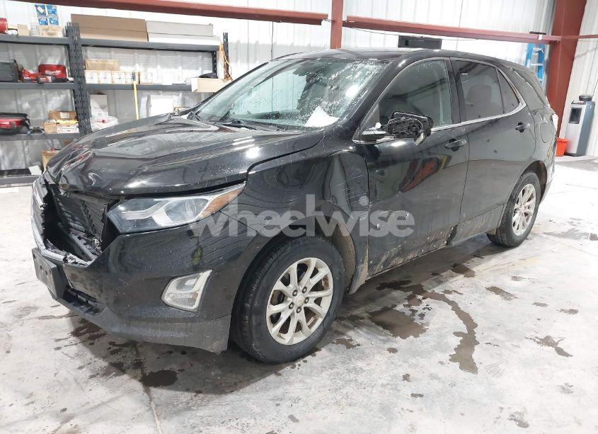 Photo 2 of 2018 Chevrolet Equinox LT (VIN 2GNAXSEV2J6111892)