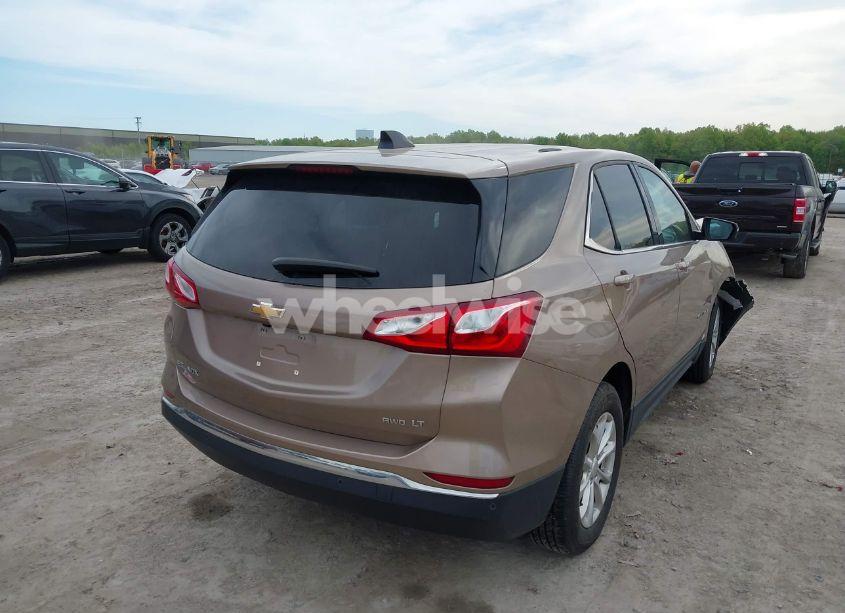 Photo 4 of 2018 Chevrolet Equinox LT (VIN 2GNAXSEV2J6165662)