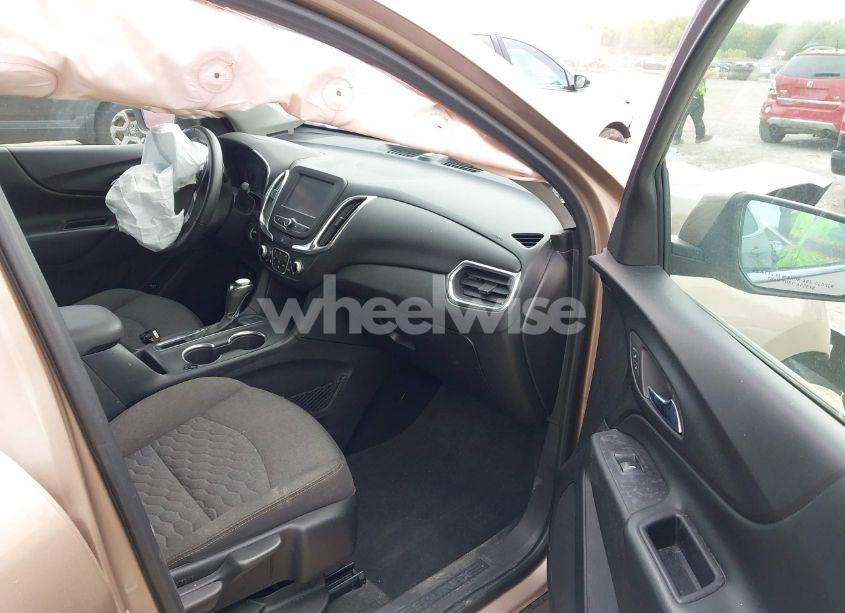 Photo 5 of 2018 Chevrolet Equinox LT (VIN 2GNAXSEV2J6165662)